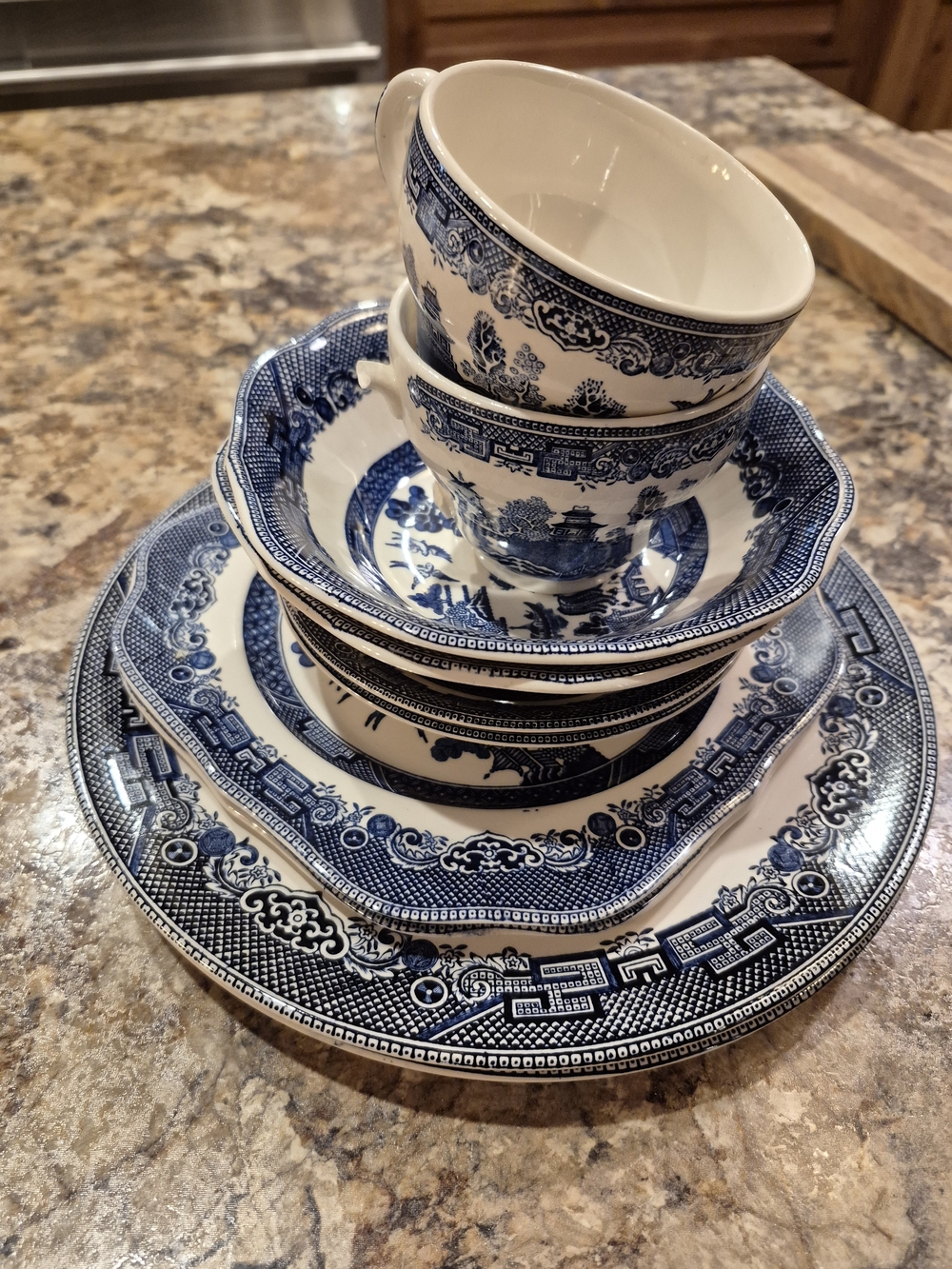 Willow 10 Piece Johnson Brothers Porcelain China Set